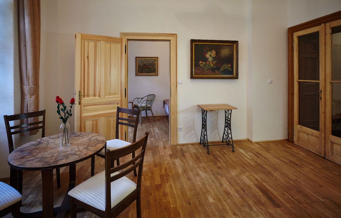 Pronájem bytu  46 m², Míšeňská, Praha, Praha