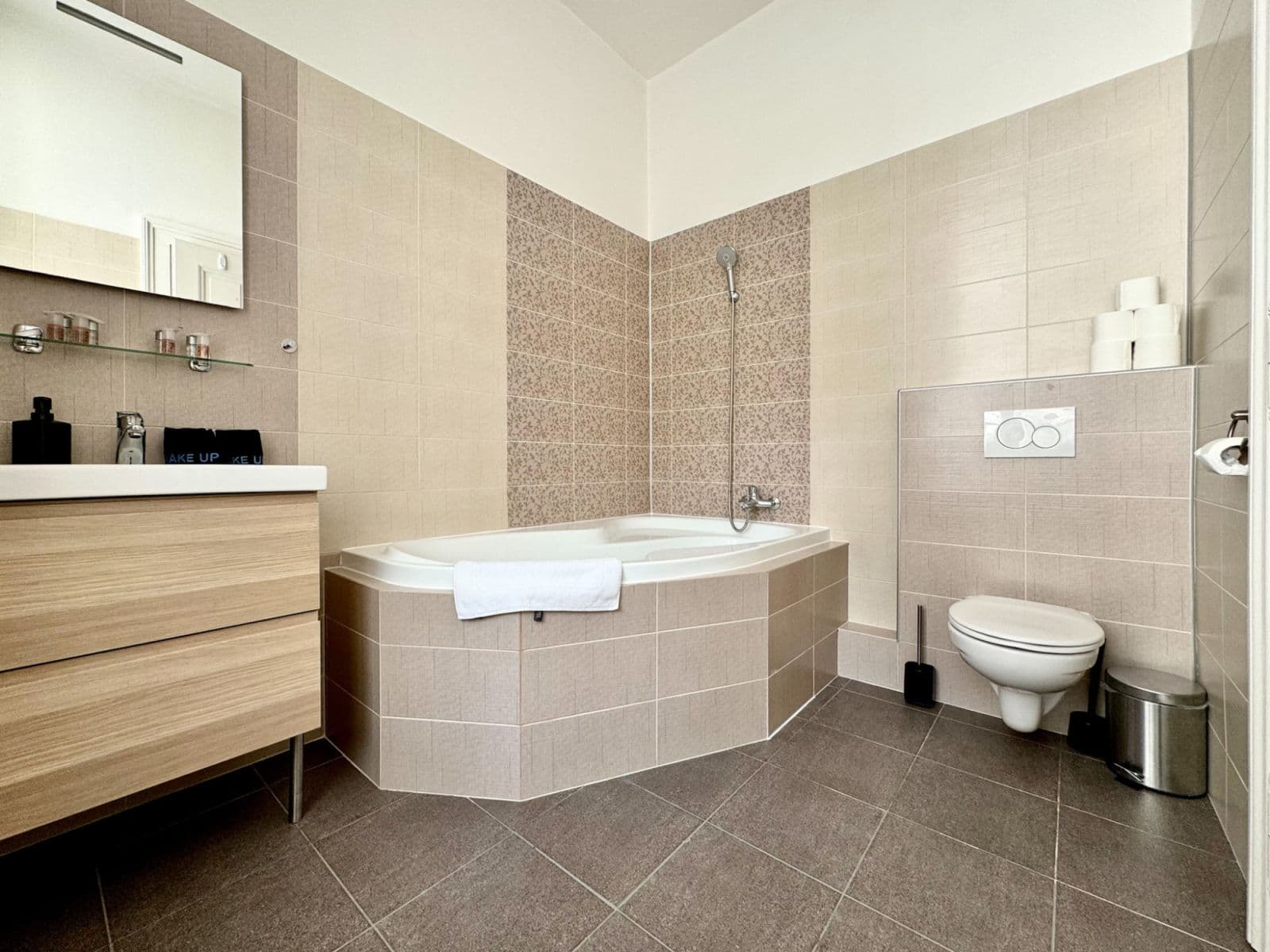 Pronájem bytu  133 m², Španělská, Praha, Praha