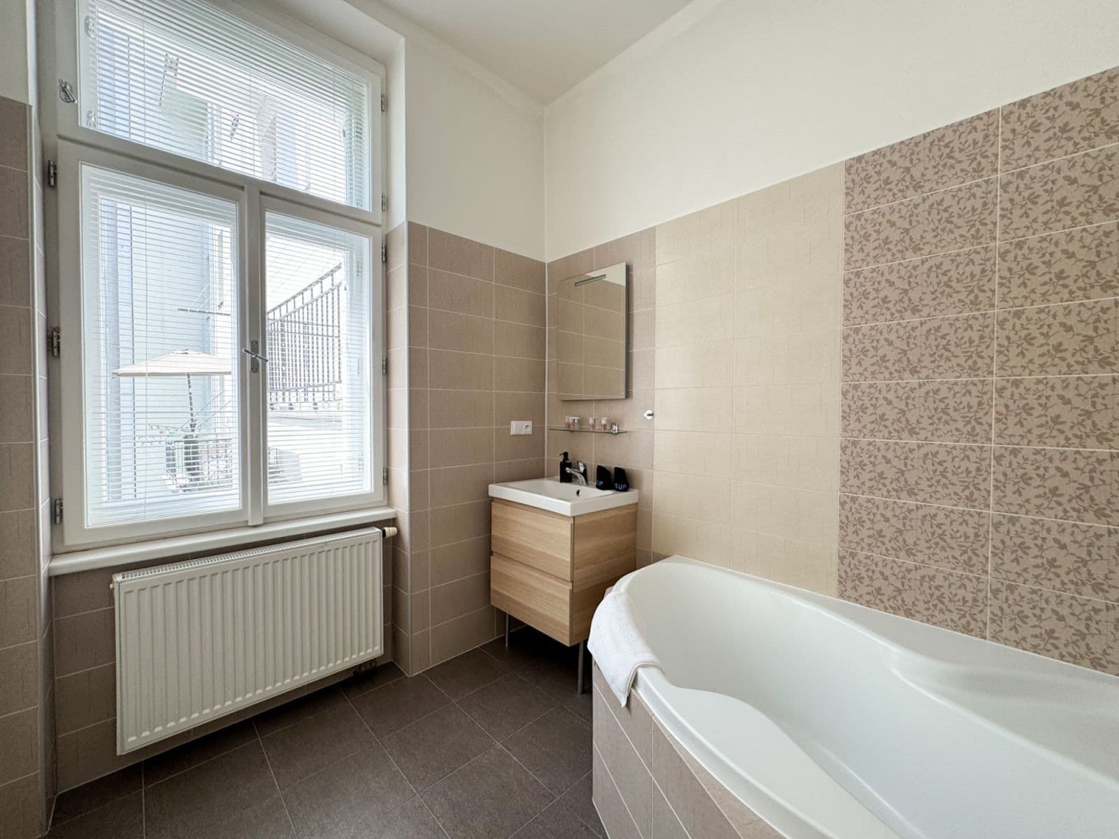 Pronájem bytu  133 m², Španělská, Praha, Praha