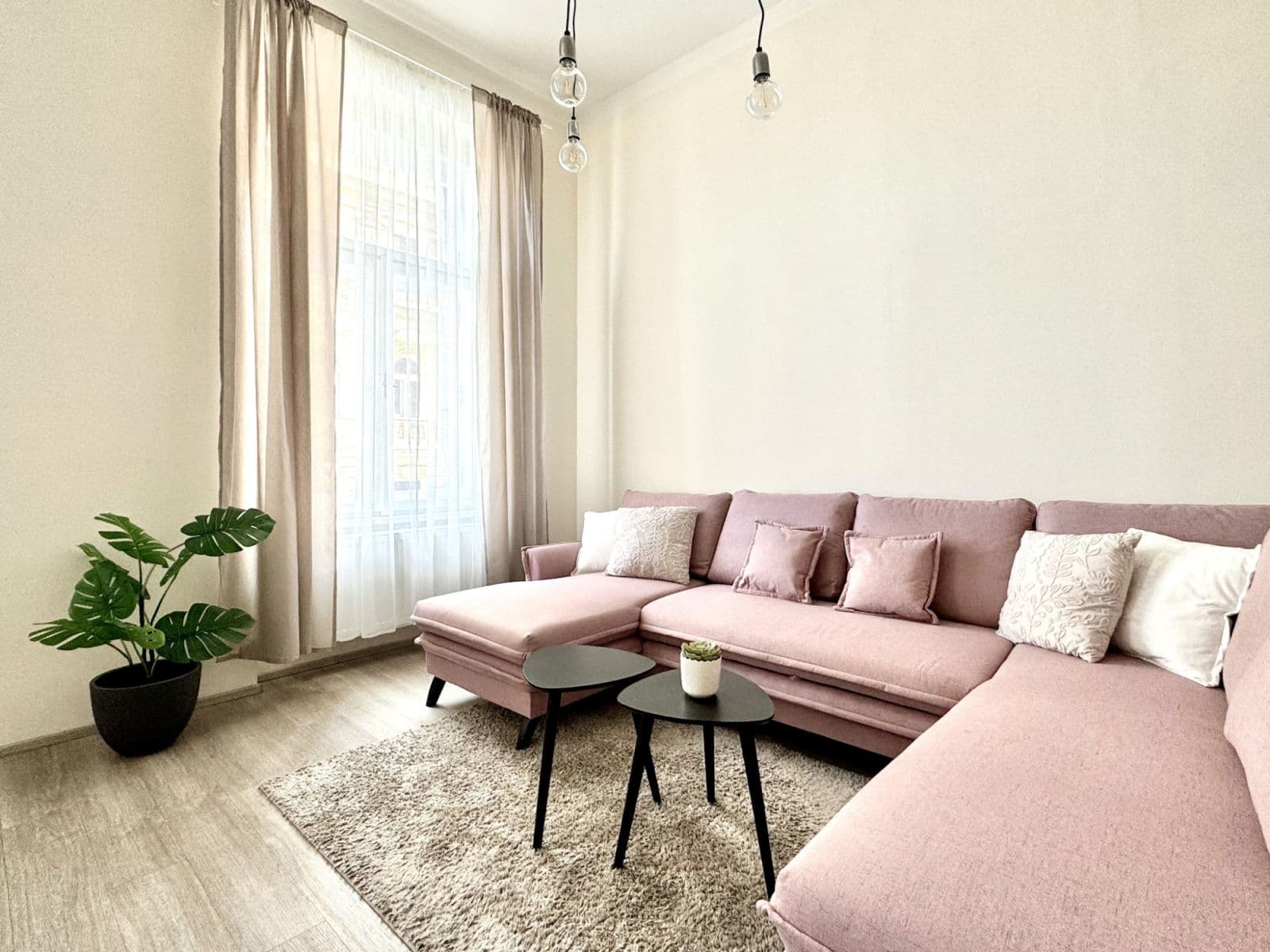 Pronájem bytu  133 m², Španělská, Praha, Praha