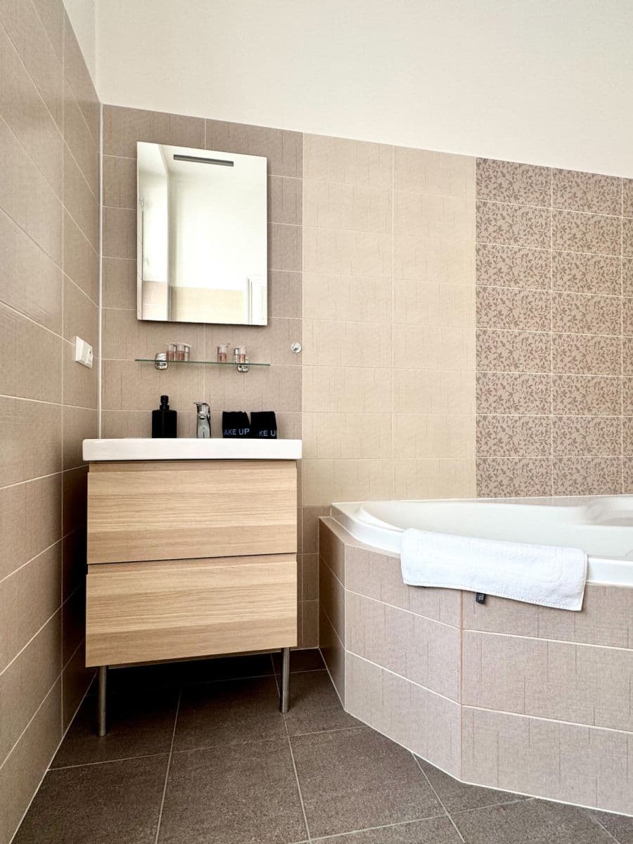 Pronájem bytu  133 m², Španělská, Praha, Praha