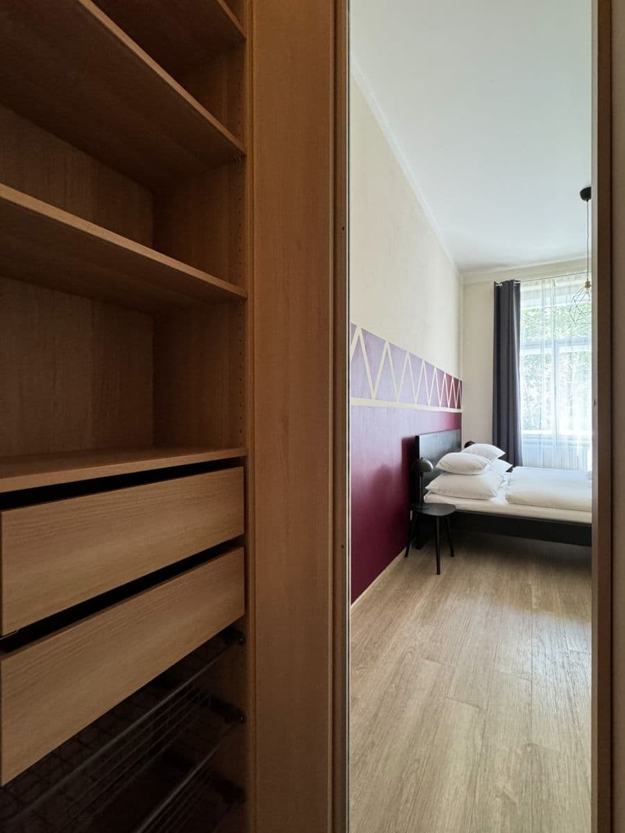 Pronájem bytu  133 m², Španělská, Praha, Praha