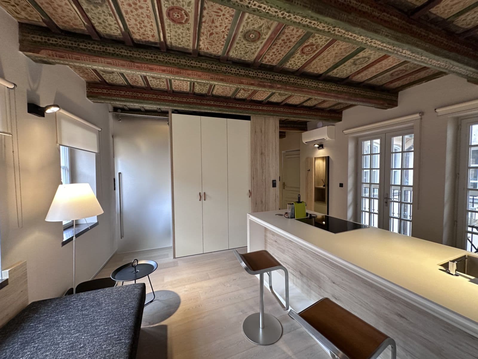 Pronájem bytu  45 m², Vlašská, Praha, Praha