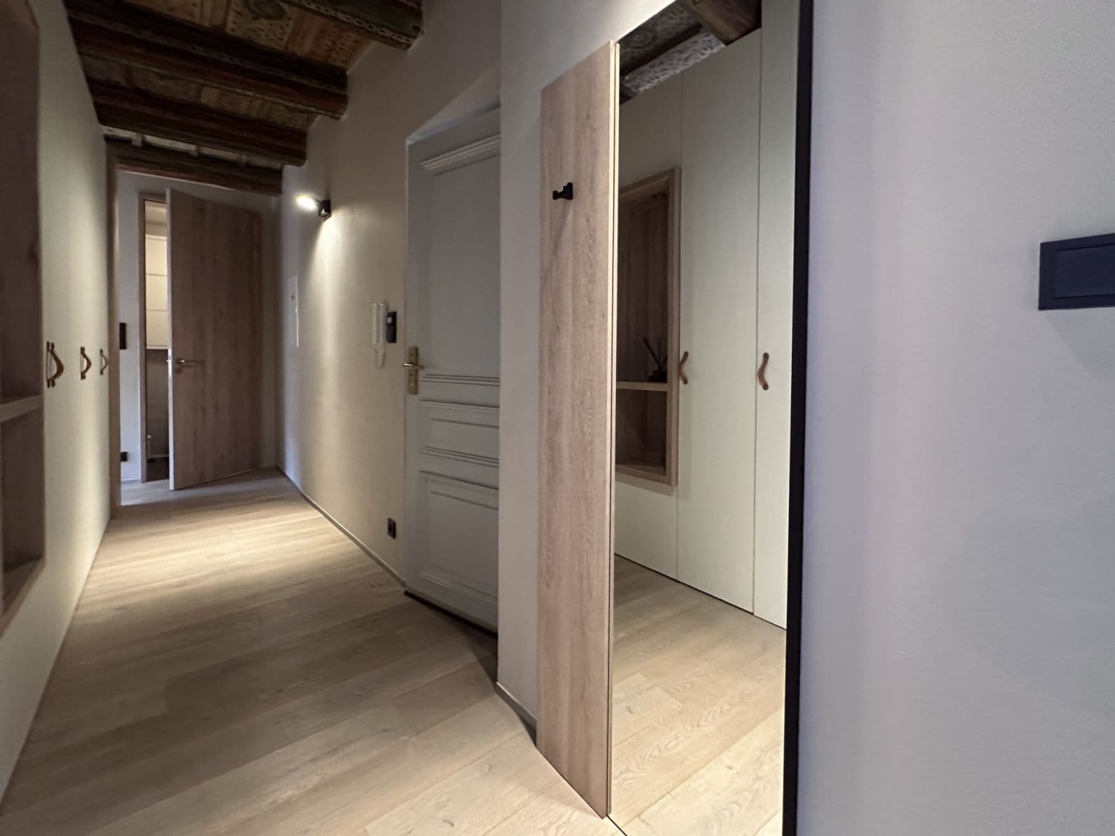 Pronájem bytu  45 m², Vlašská, Praha, Praha
