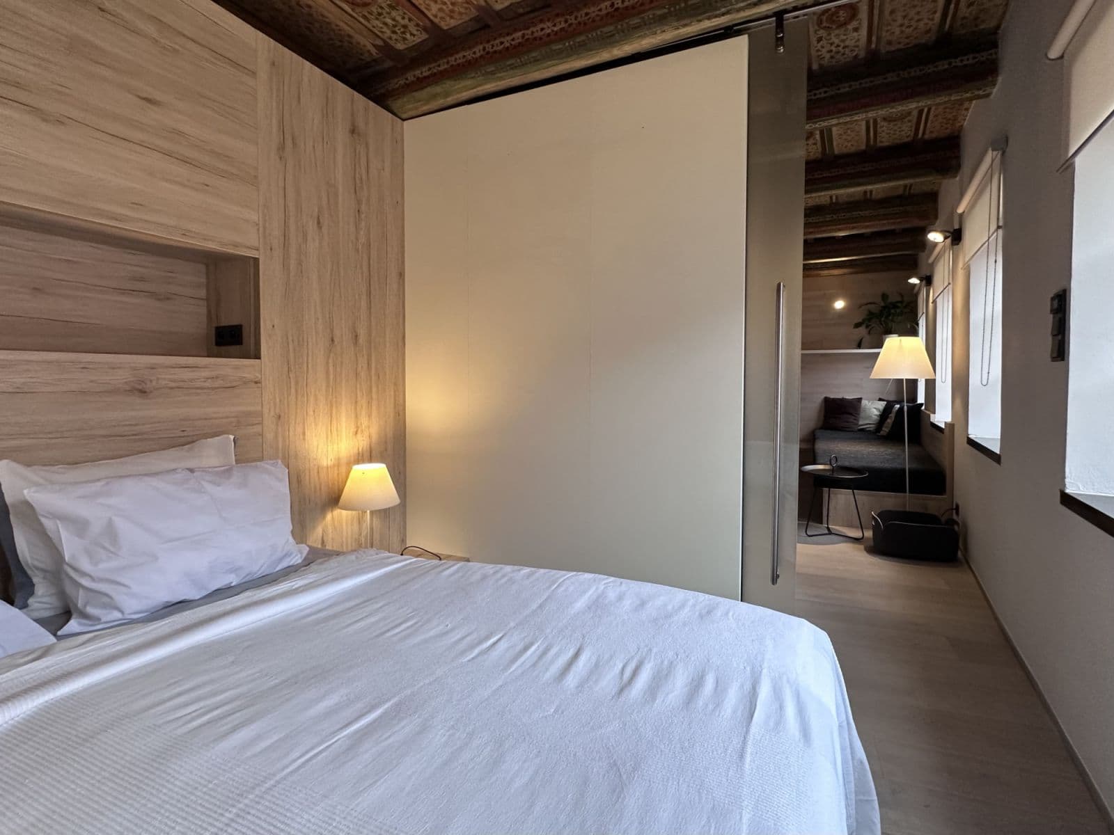 Pronájem bytu  45 m², Vlašská, Praha, Praha