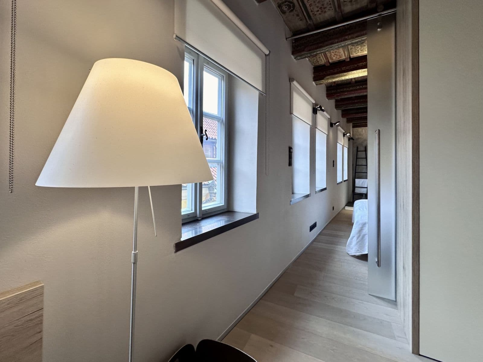 Pronájem bytu  45 m², Vlašská, Praha, Praha