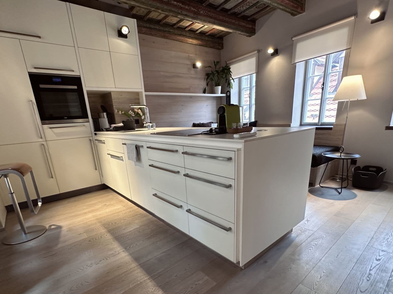 Pronájem bytu  45 m², Vlašská, Praha, Praha