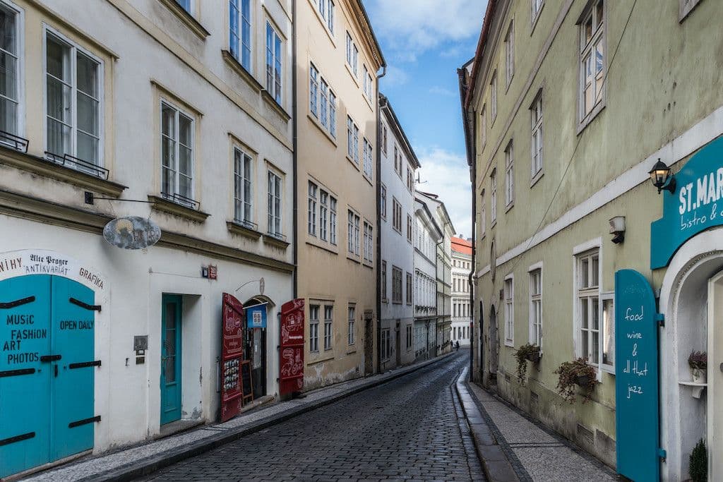 Pronájem bytu  45 m², Vlašská, Praha, Praha