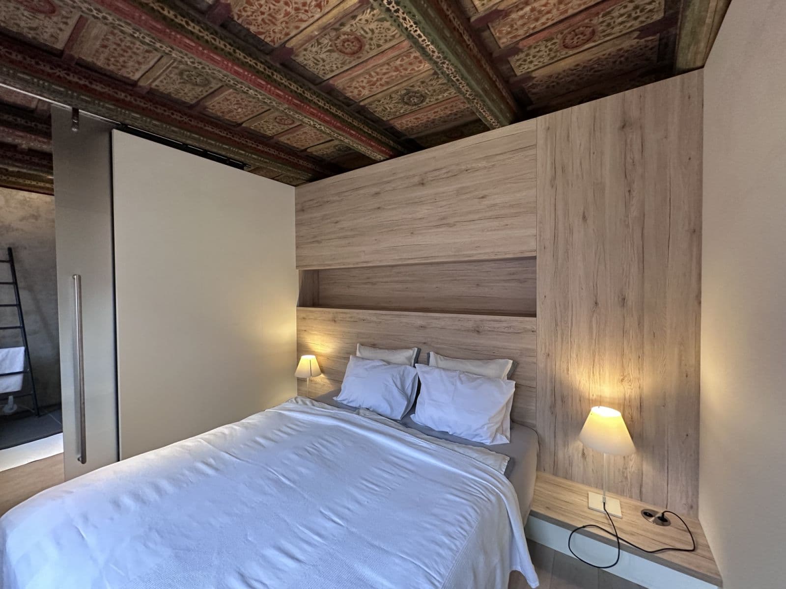 Pronájem bytu  45 m², Vlašská, Praha, Praha