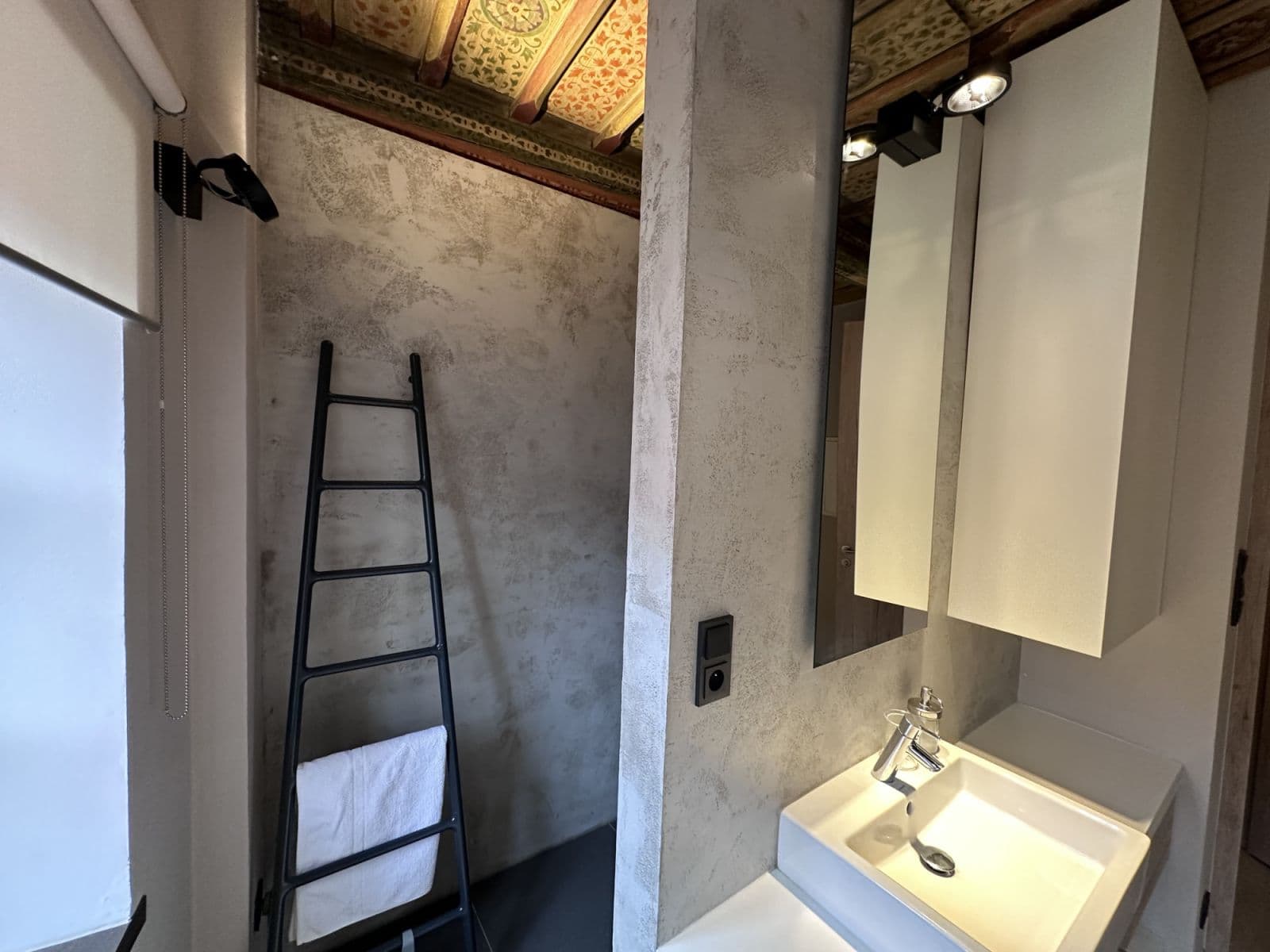 Pronájem bytu  45 m², Vlašská, Praha, Praha