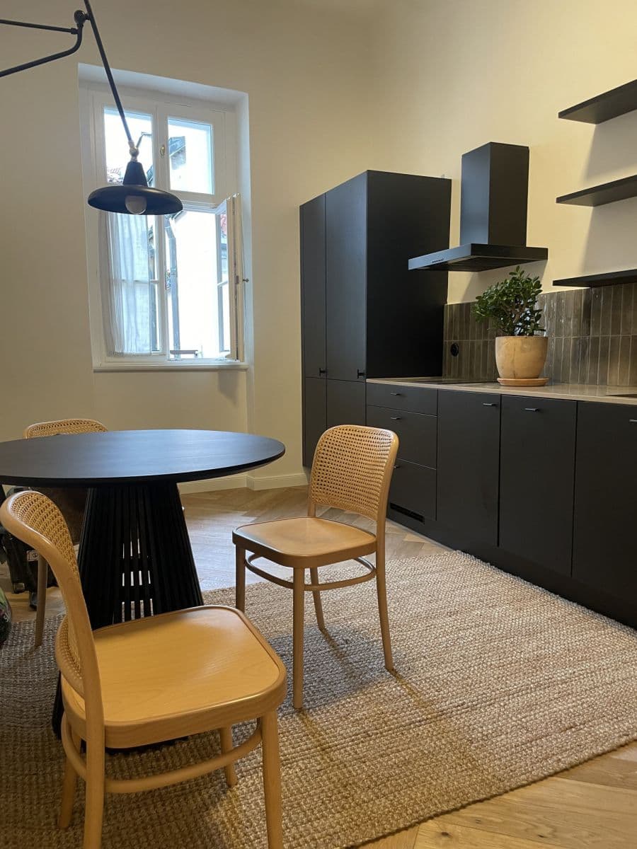 Pronájem bytu  75 m², Melantrichova, Praha, Praha