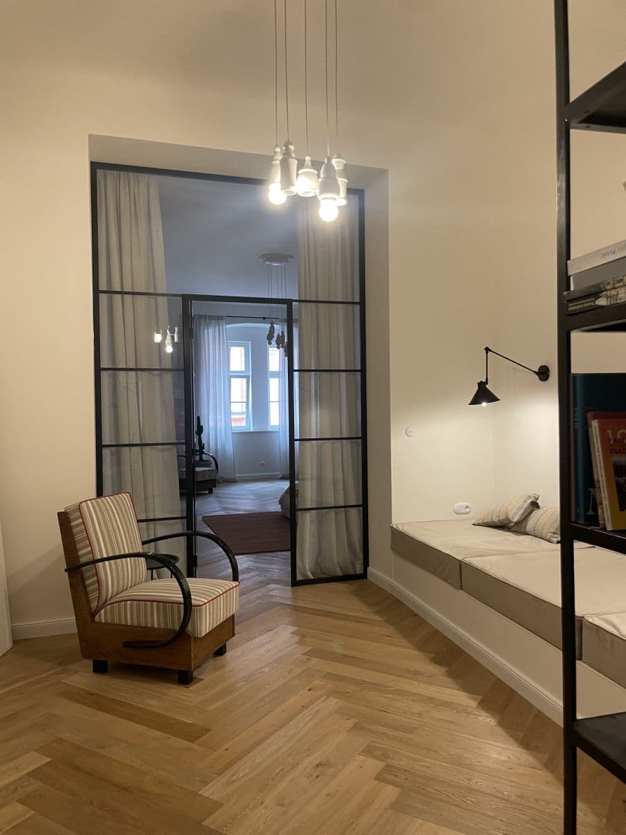 Pronájem bytu  75 m², Melantrichova, Praha, Praha