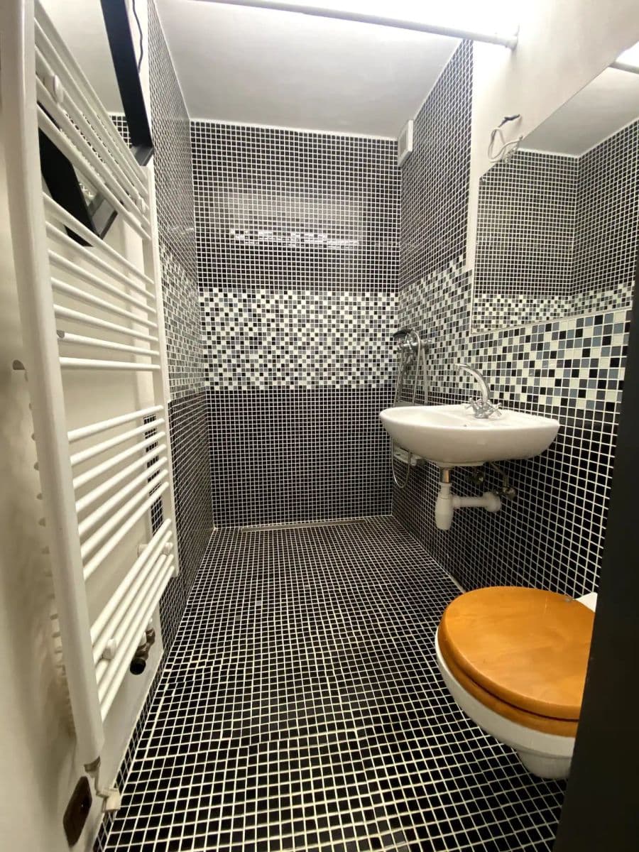 Pronájem bytu  44 m², Tychonova, Praha, Praha