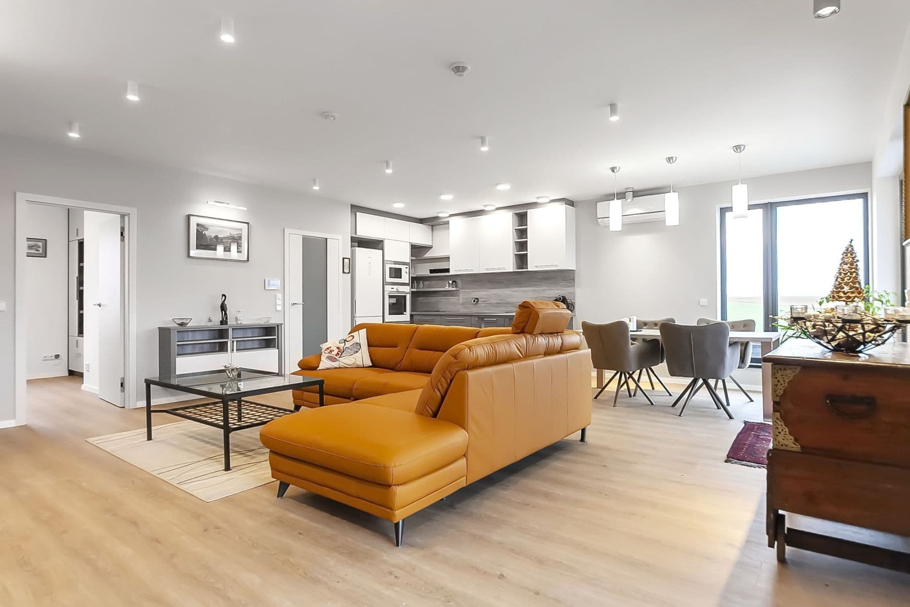 Pronájem bytu  180 m², Ibišková, Praha, Praha