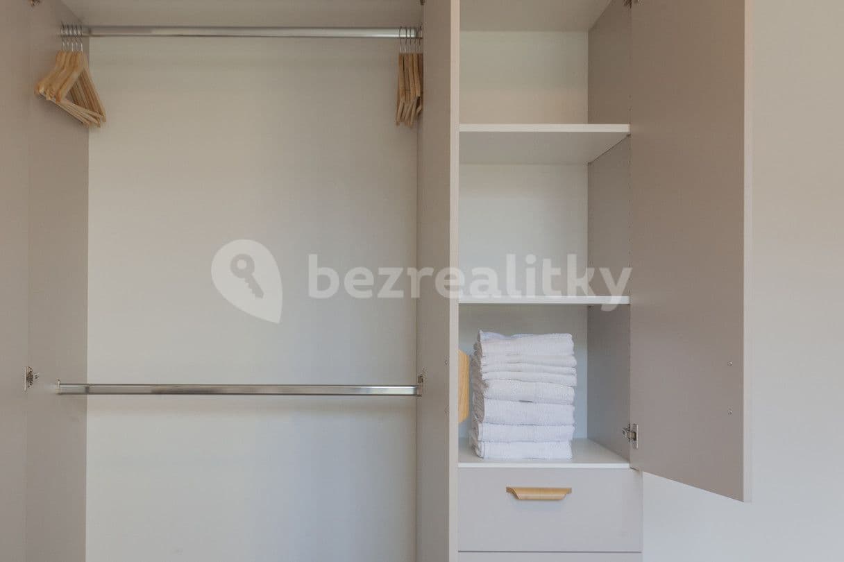 Pronájem bytu  63 m², Vrbenského, Praha, Praha