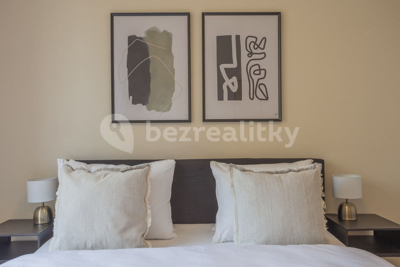 Pronájem bytu  63 m², Vrbenského, Praha, Praha