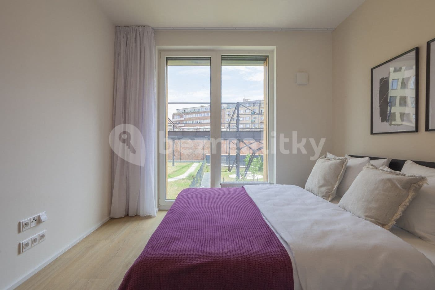 Pronájem bytu  63 m², Vrbenského, Praha, Praha