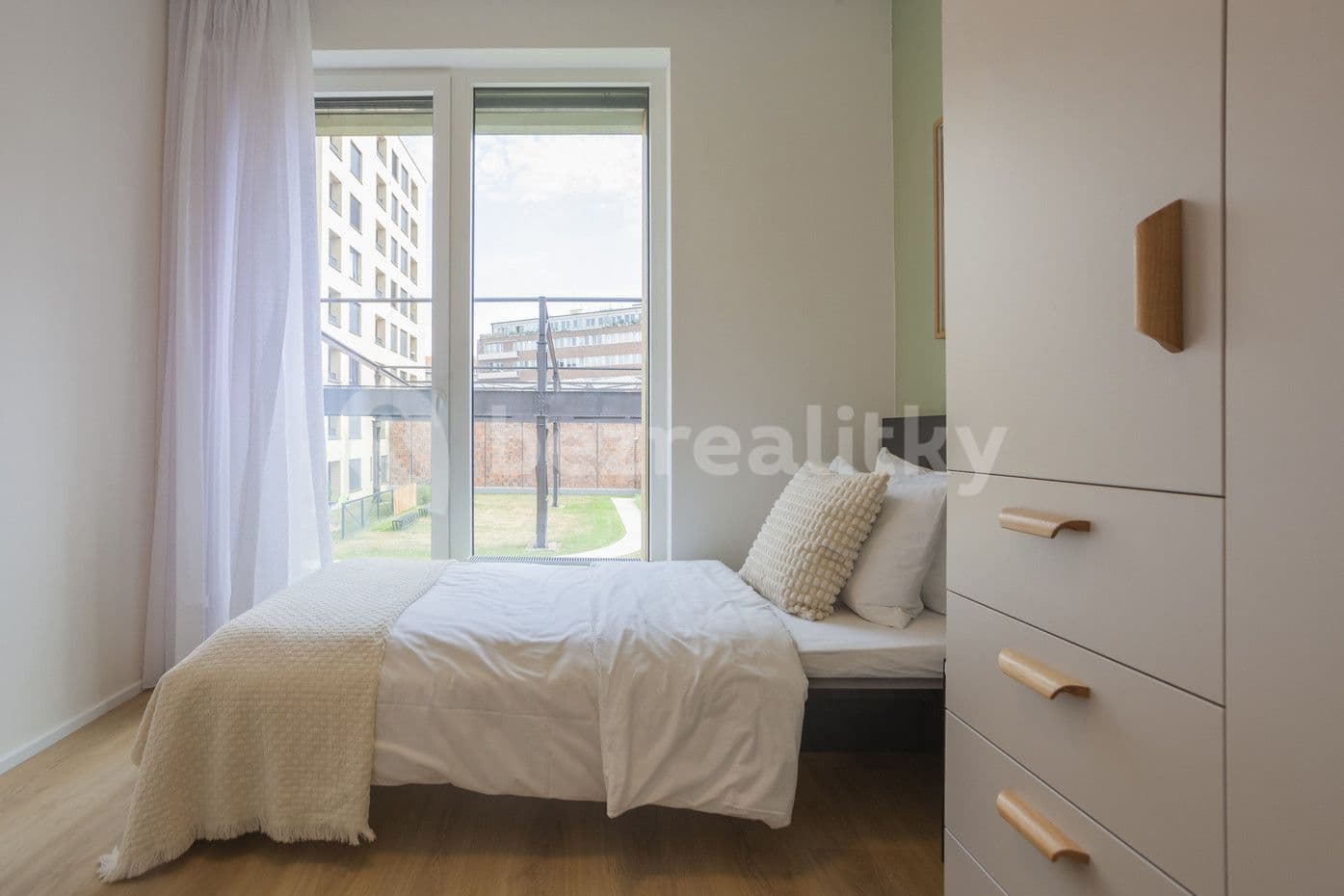 Pronájem bytu  63 m², Vrbenského, Praha, Praha