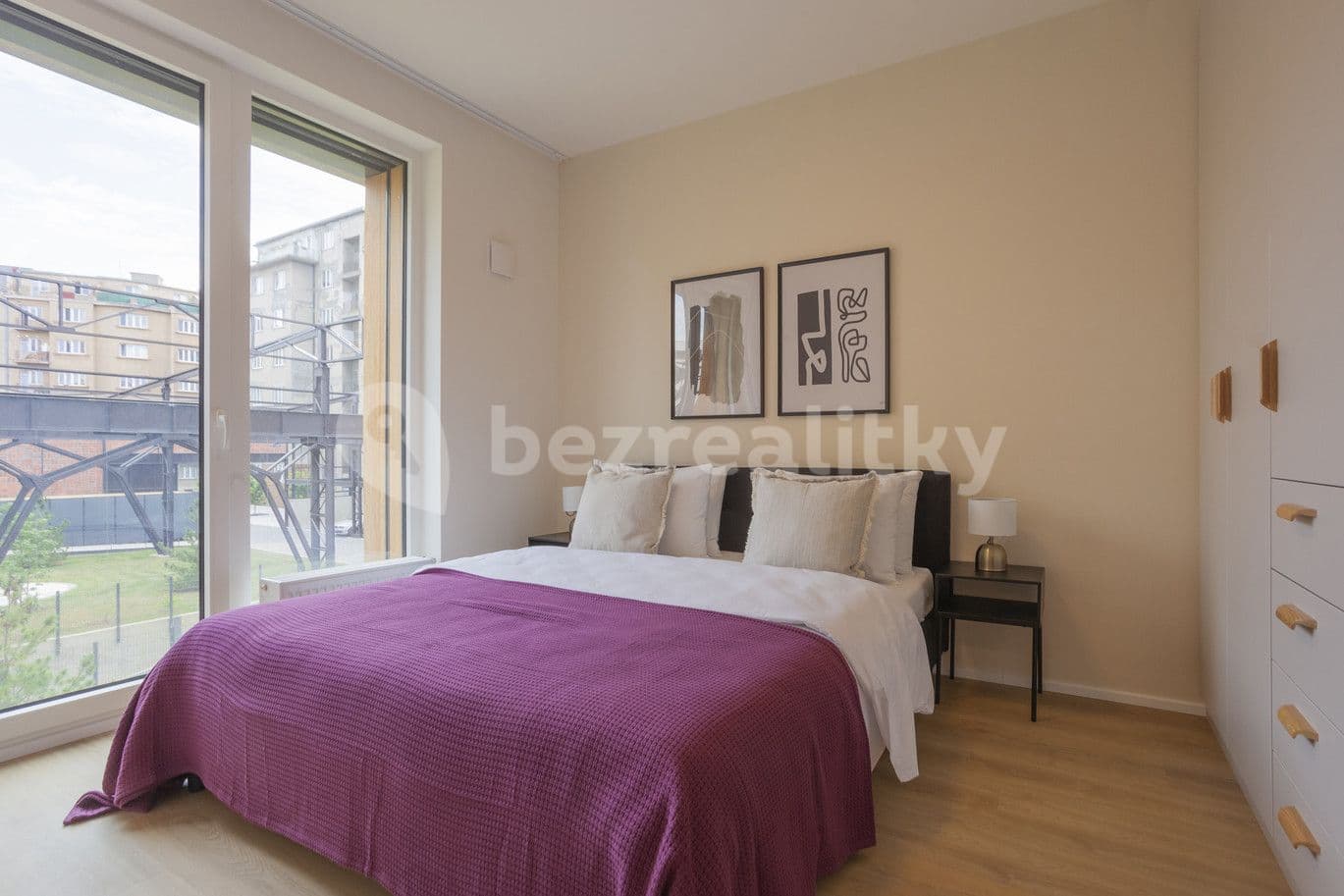 Pronájem bytu  63 m², Vrbenského, Praha, Praha