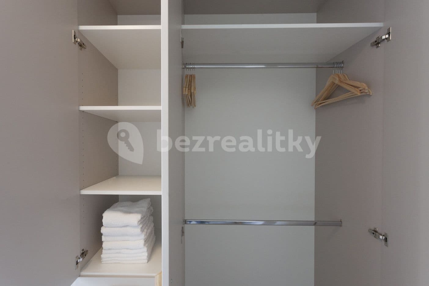 Pronájem bytu  63 m², Vrbenského, Praha, Praha
