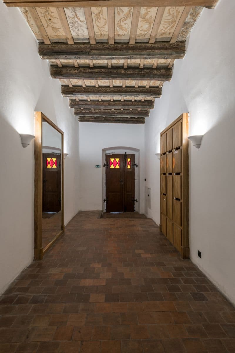 Pronájem bytu  90 m², Vlašská, Praha, Praha
