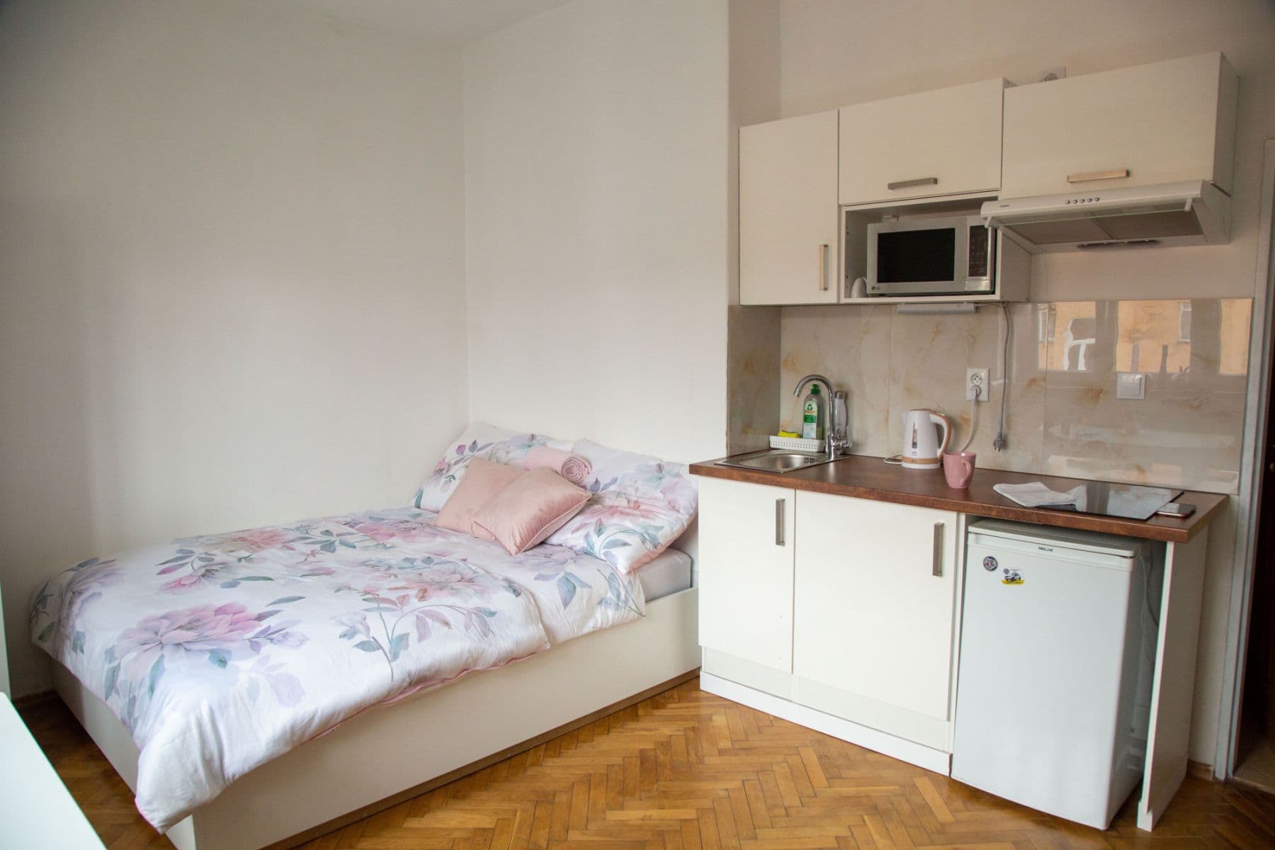 Pronájem bytu  25 m², Na Bitevní Pláni, Praha, Praha