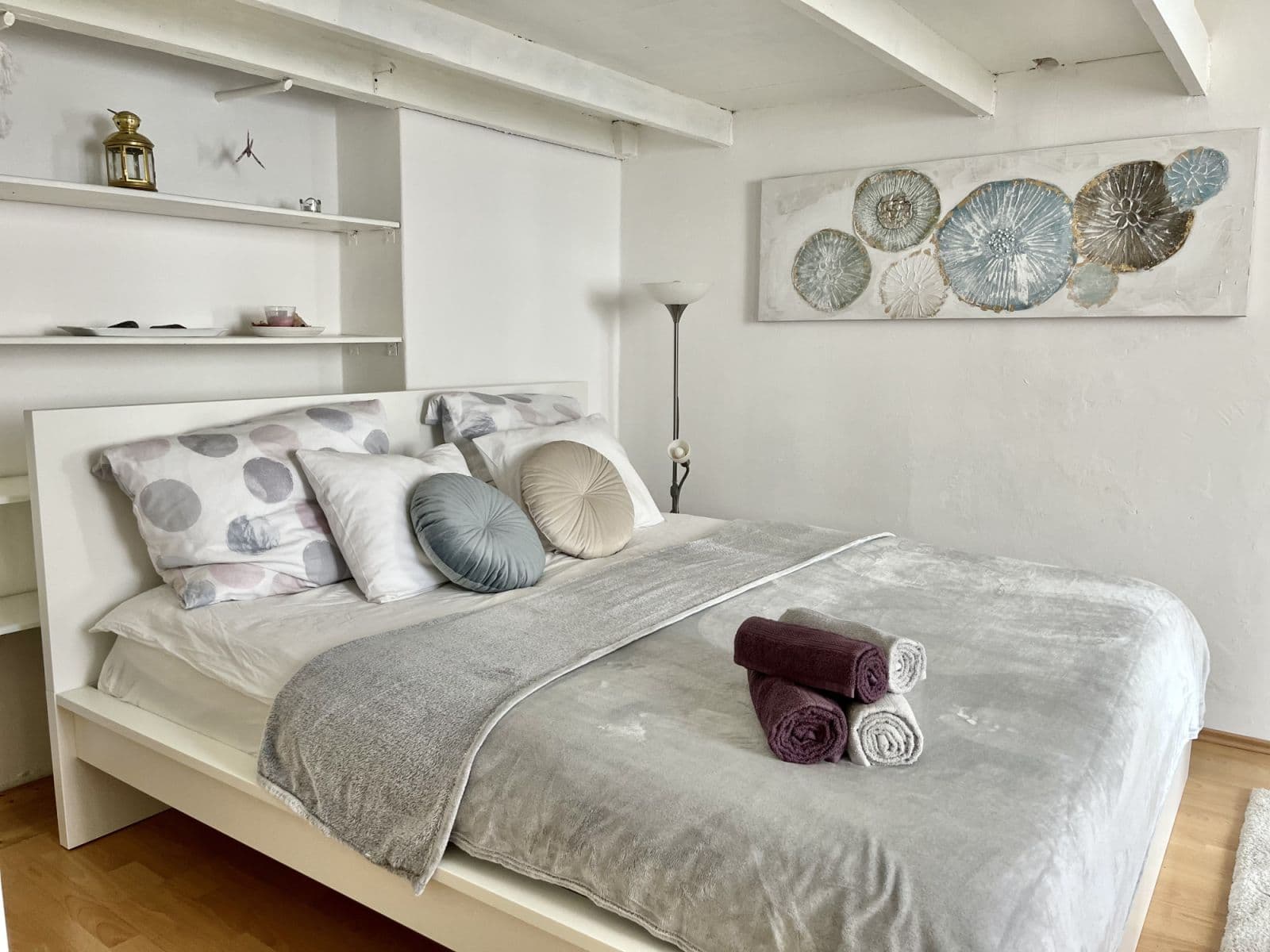Pronájem bytu  38 m², U Parního mlýna, Praha, Praha