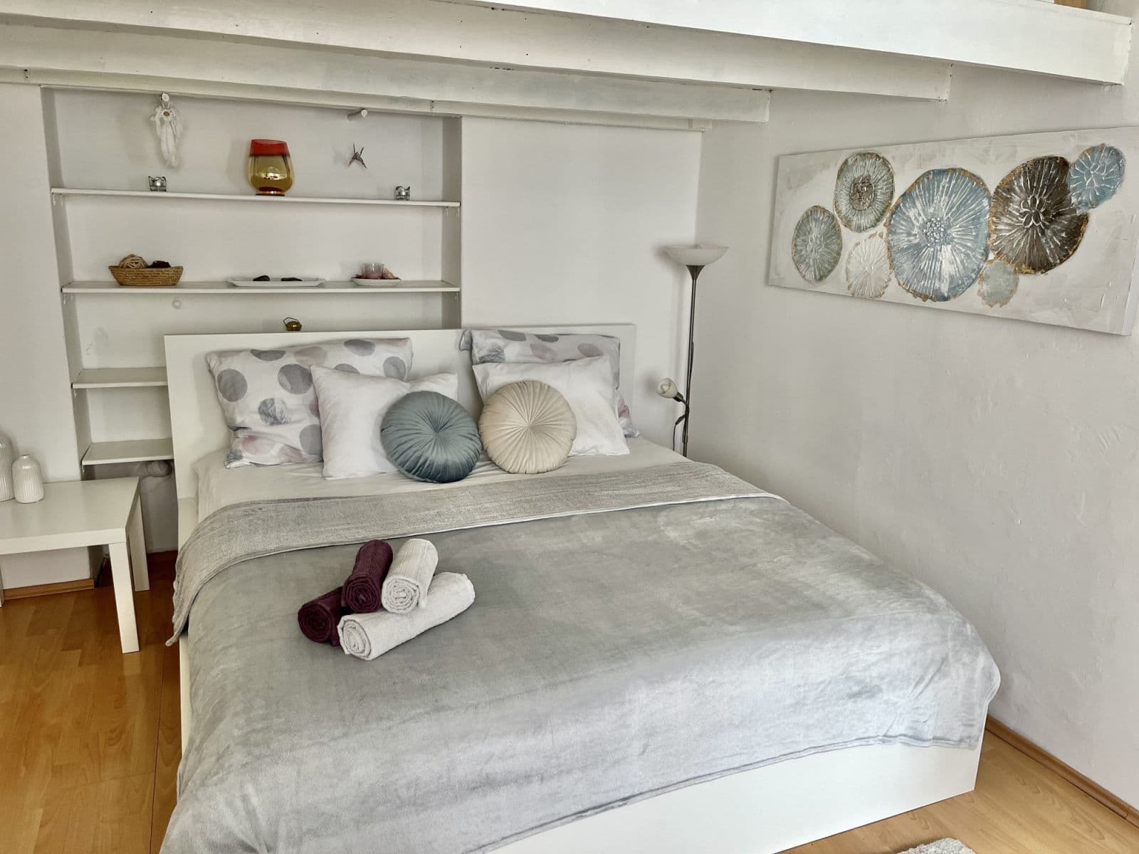 Pronájem bytu  38 m², U Parního mlýna, Praha, Praha