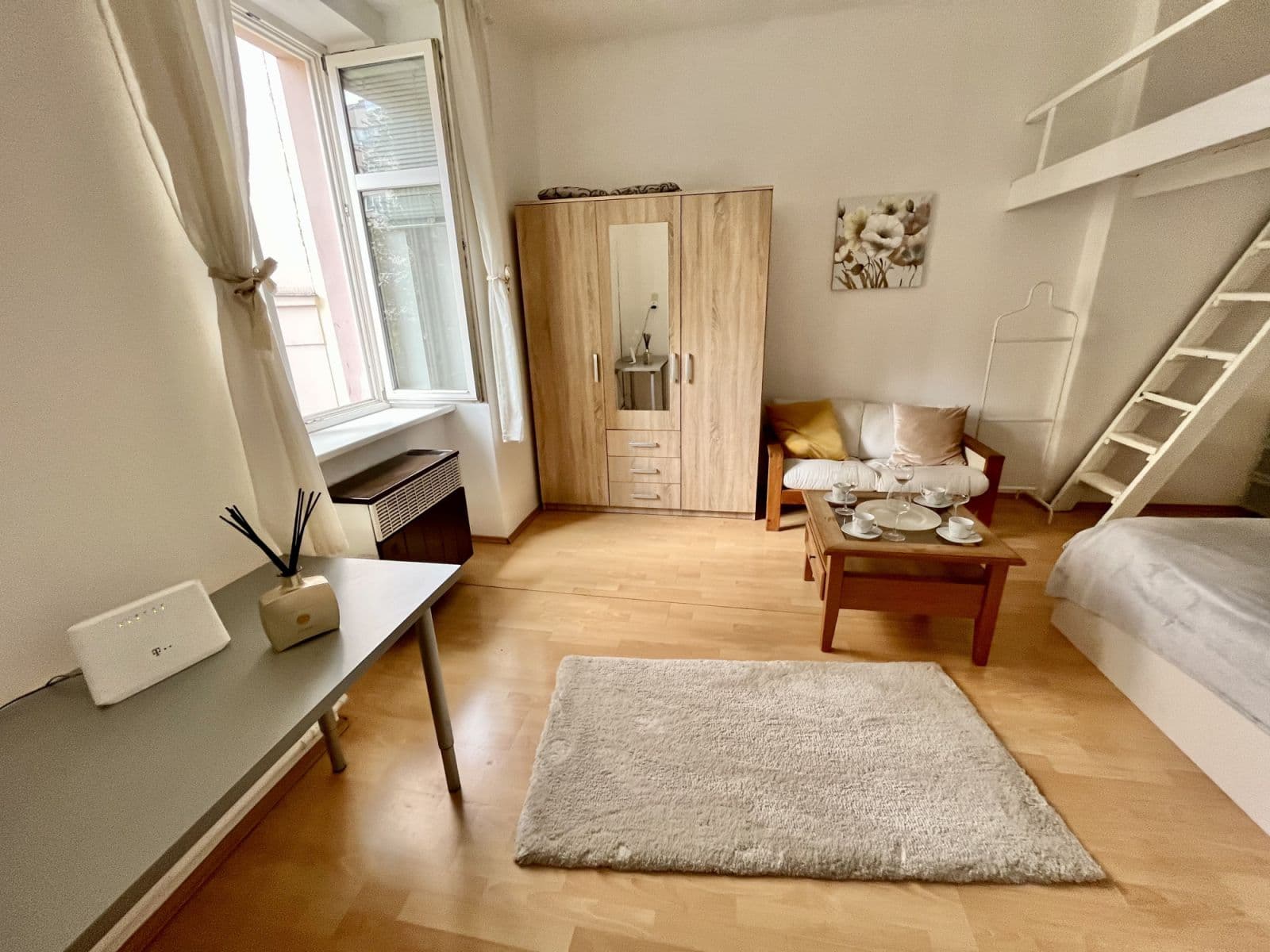 Pronájem bytu  38 m², U Parního mlýna, Praha, Praha