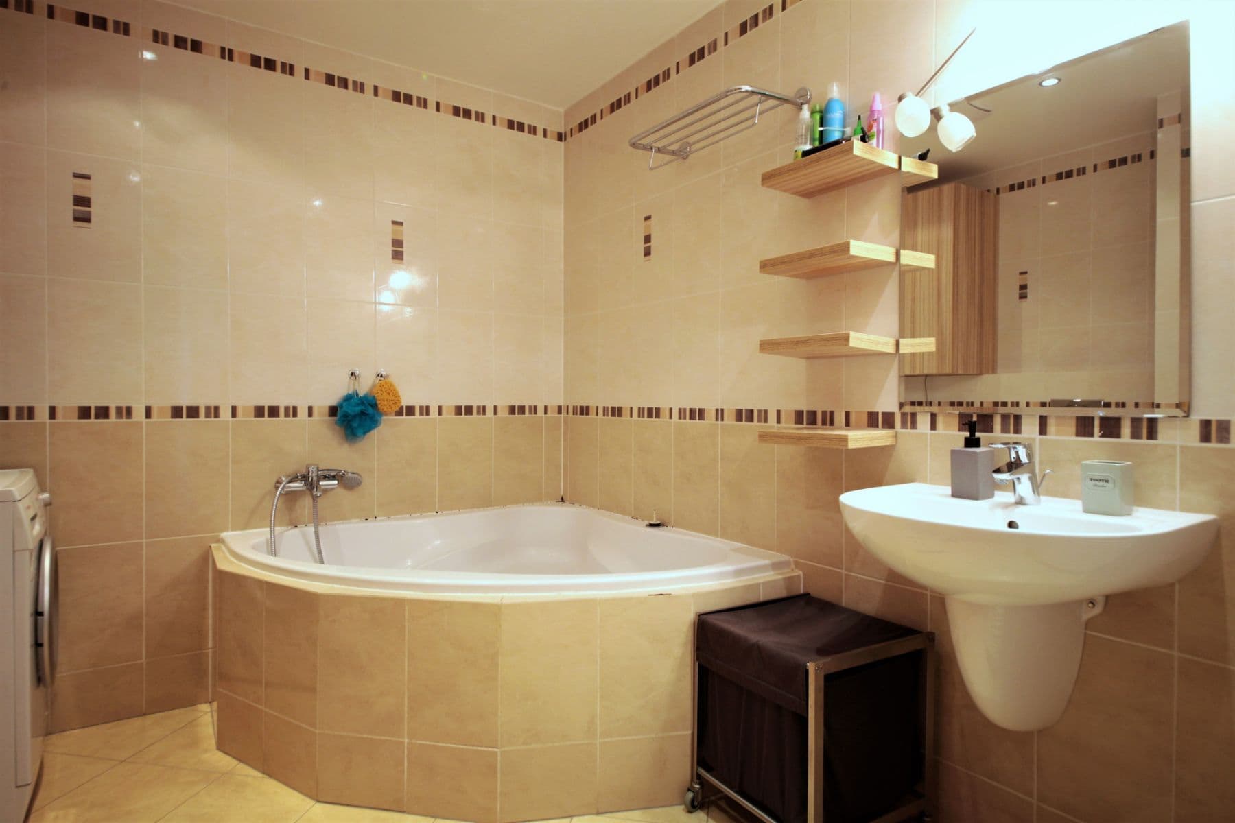 Pronájem bytu  54 m², Tlumačovská, Praha, Praha