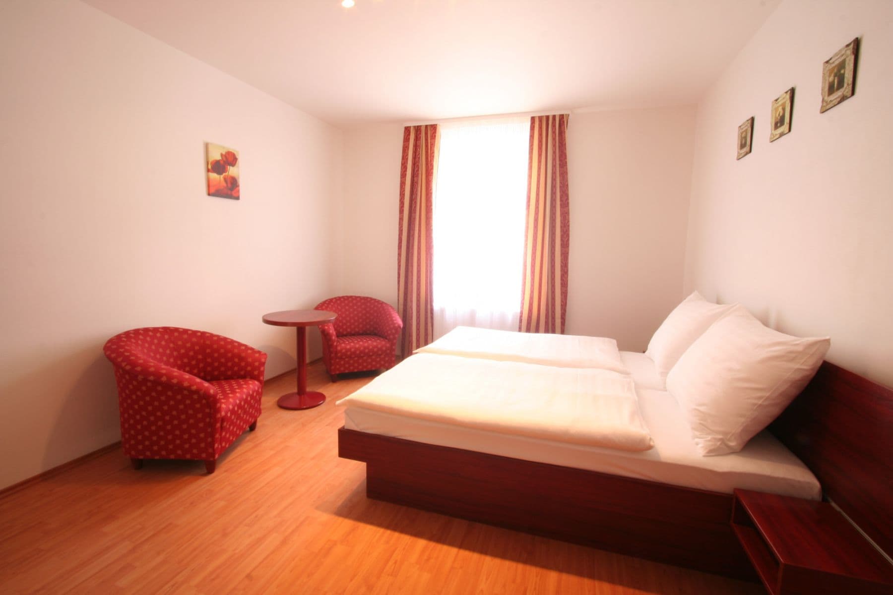 Pronájem bytu  37 m², Jana Masaryka, Praha, Praha