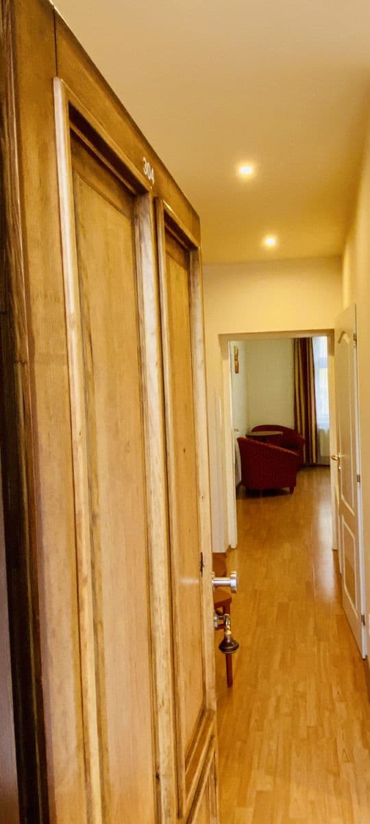 Pronájem bytu  37 m², Jana Masaryka, Praha, Praha