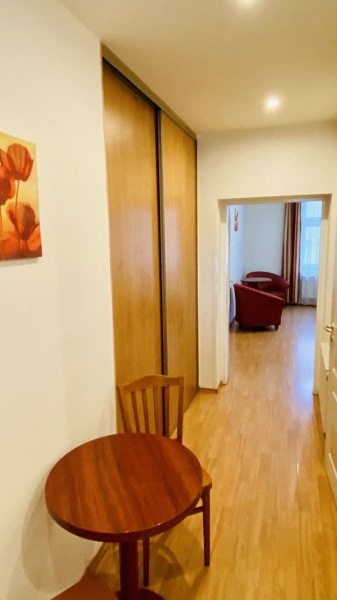 Pronájem bytu  37 m², Jana Masaryka, Praha, Praha