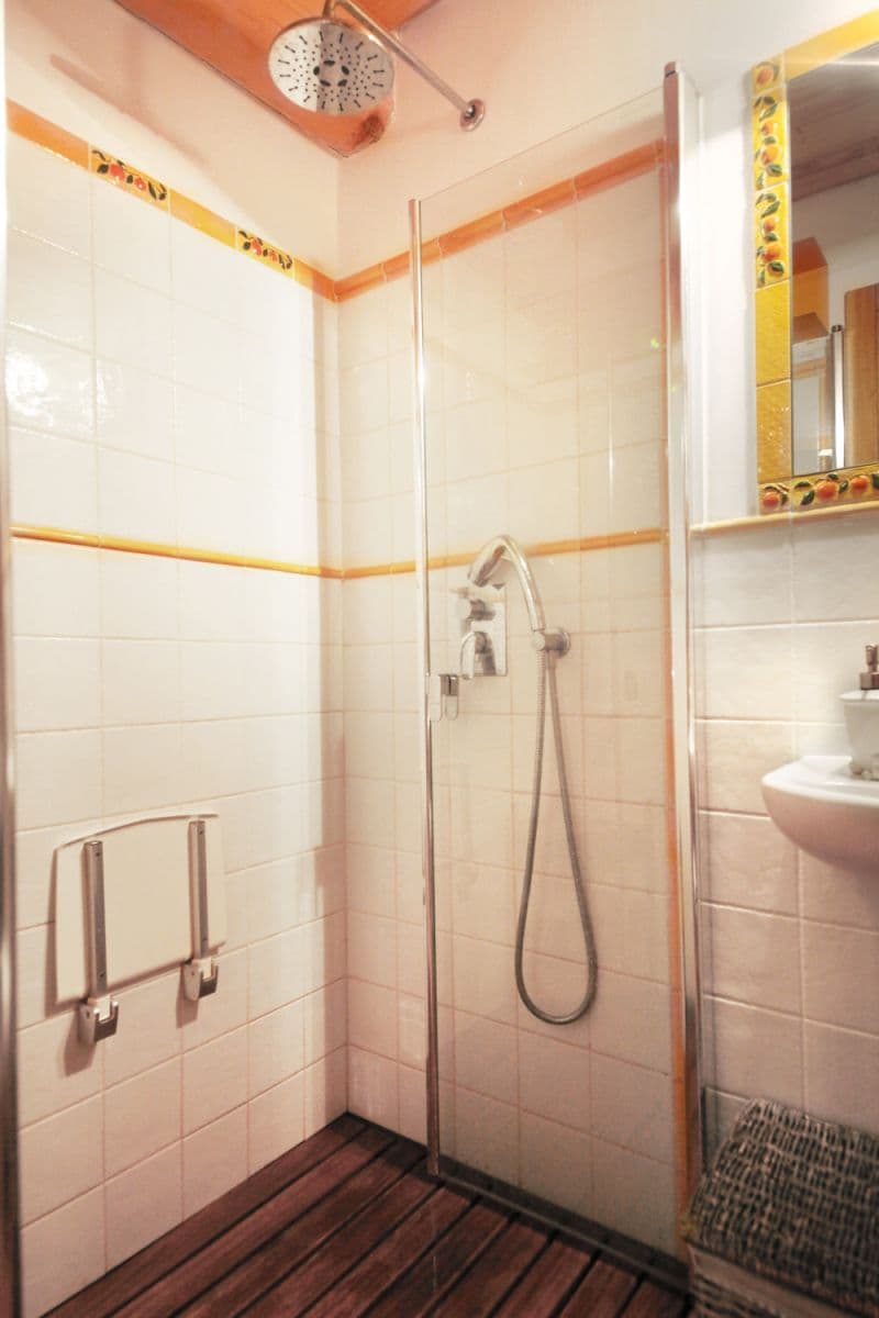 Pronájem bytu  90 m², Nad Hradním vodojemem, Praha, Praha