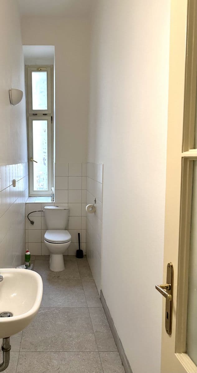 Pronájem bytu  96 m², Křižíkova, Praha, Praha