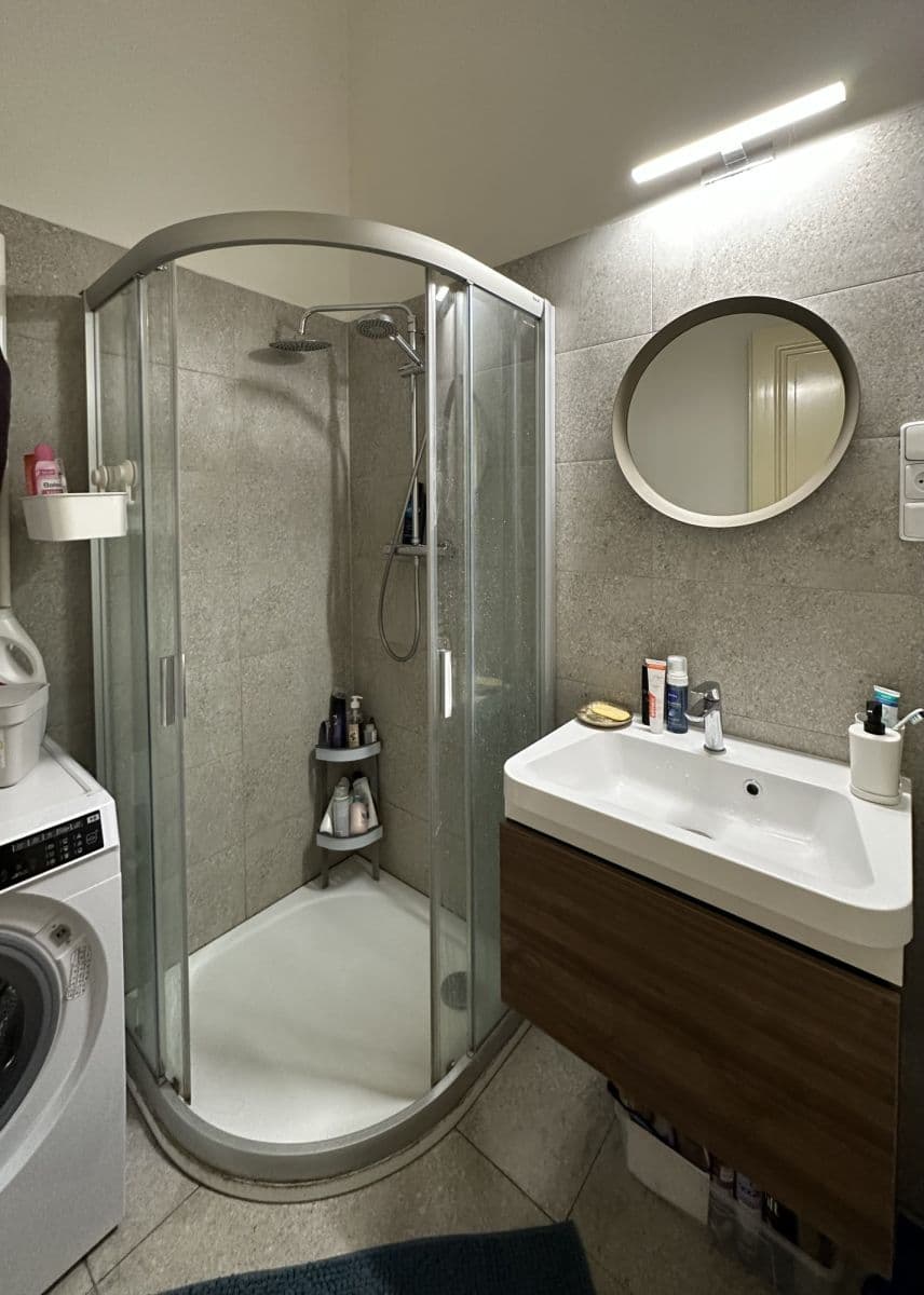 Pronájem bytu  96 m², Křižíkova, Praha, Praha