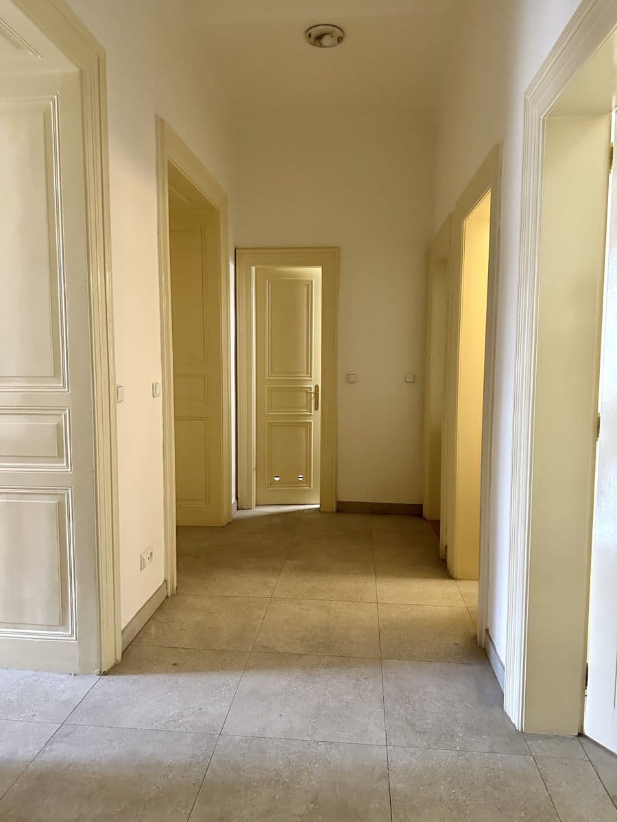 Pronájem bytu  96 m², Křižíkova, Praha, Praha