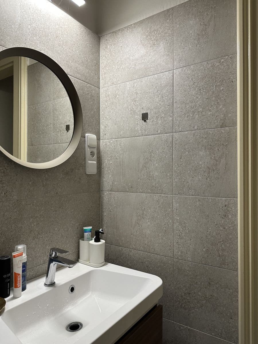 Pronájem bytu  96 m², Křižíkova, Praha, Praha