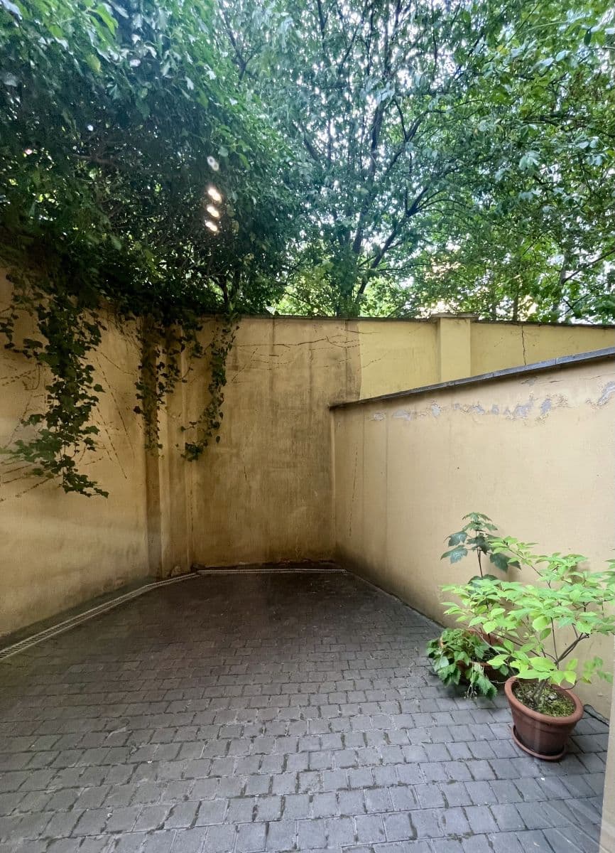 Pronájem bytu  20 m², Levá, Praha, Praha