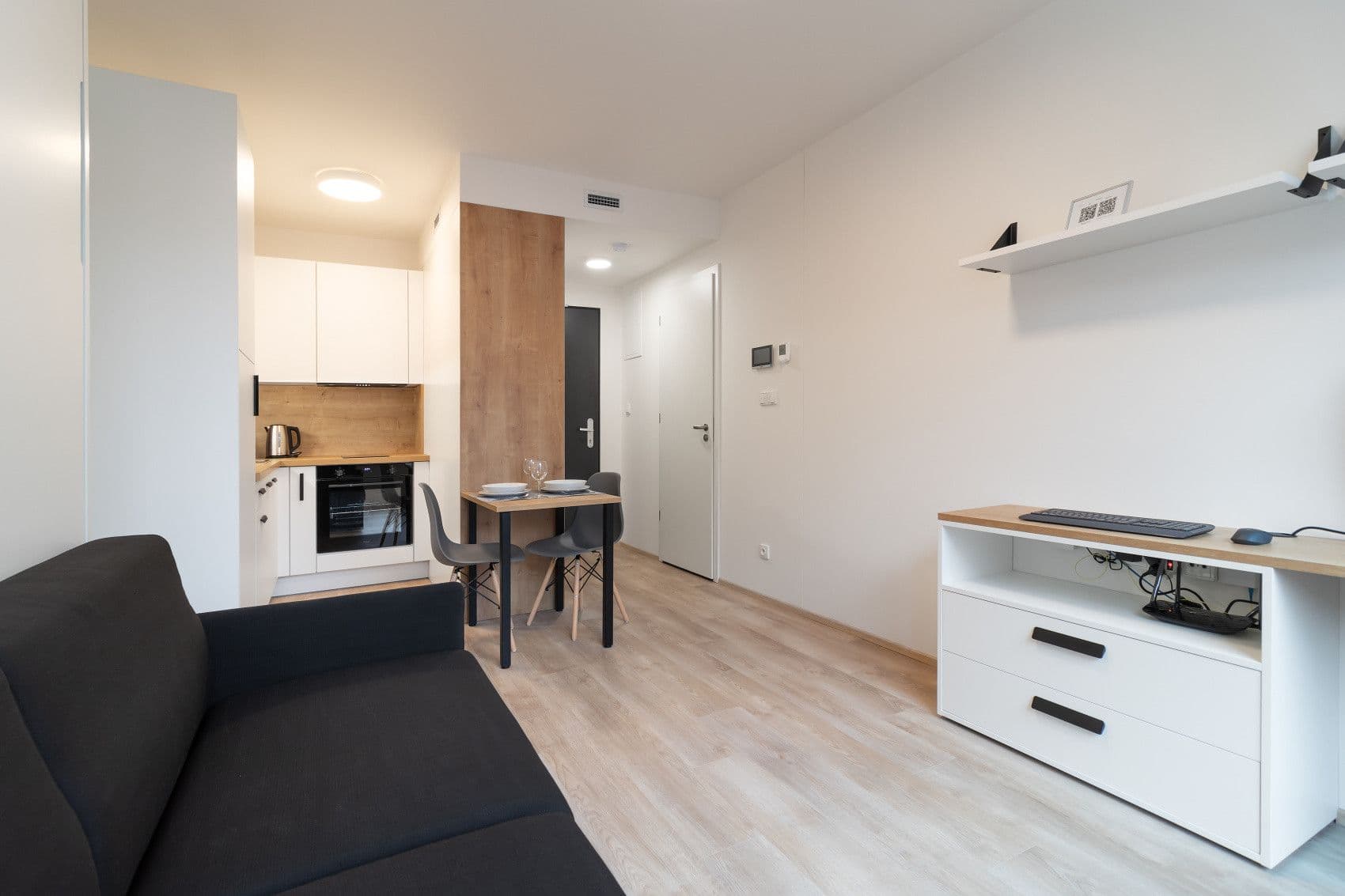 Pronájem bytu  20 m², Plzeňská, Praha, Praha