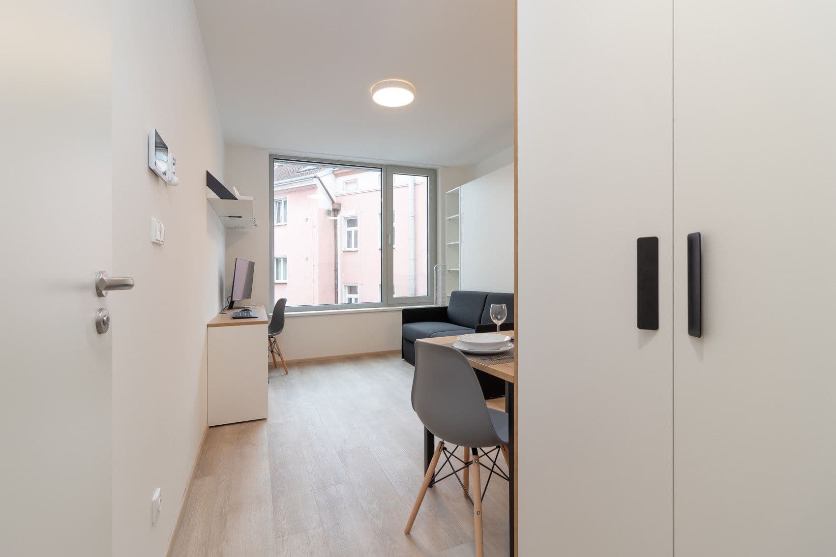 Pronájem bytu  20 m², Plzeňská, Praha, Praha