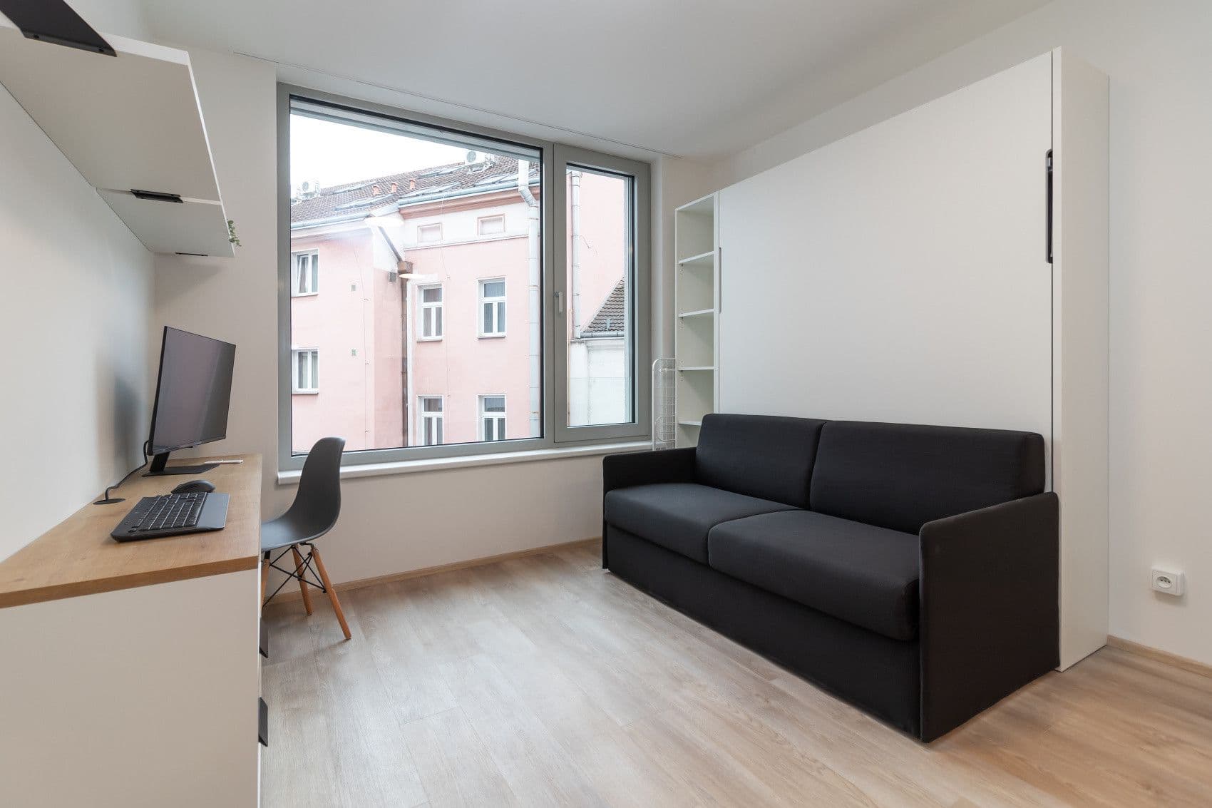 Pronájem bytu  20 m², Plzeňská, Praha, Praha