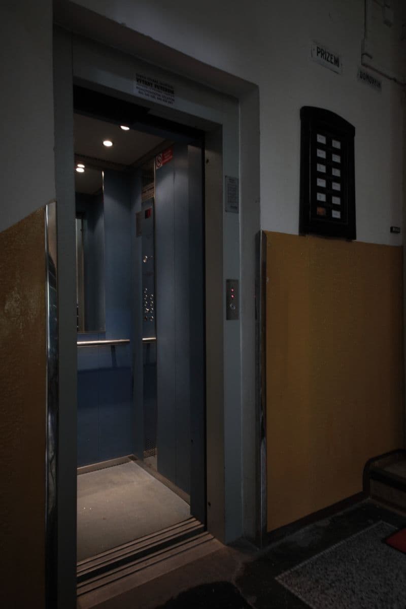 Pronájem bytu  83 m², Šternberkova, Praha, Praha