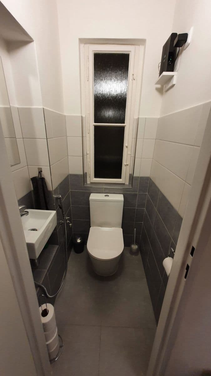 Pronájem bytu  60 m², Tyršova, Praha, Praha