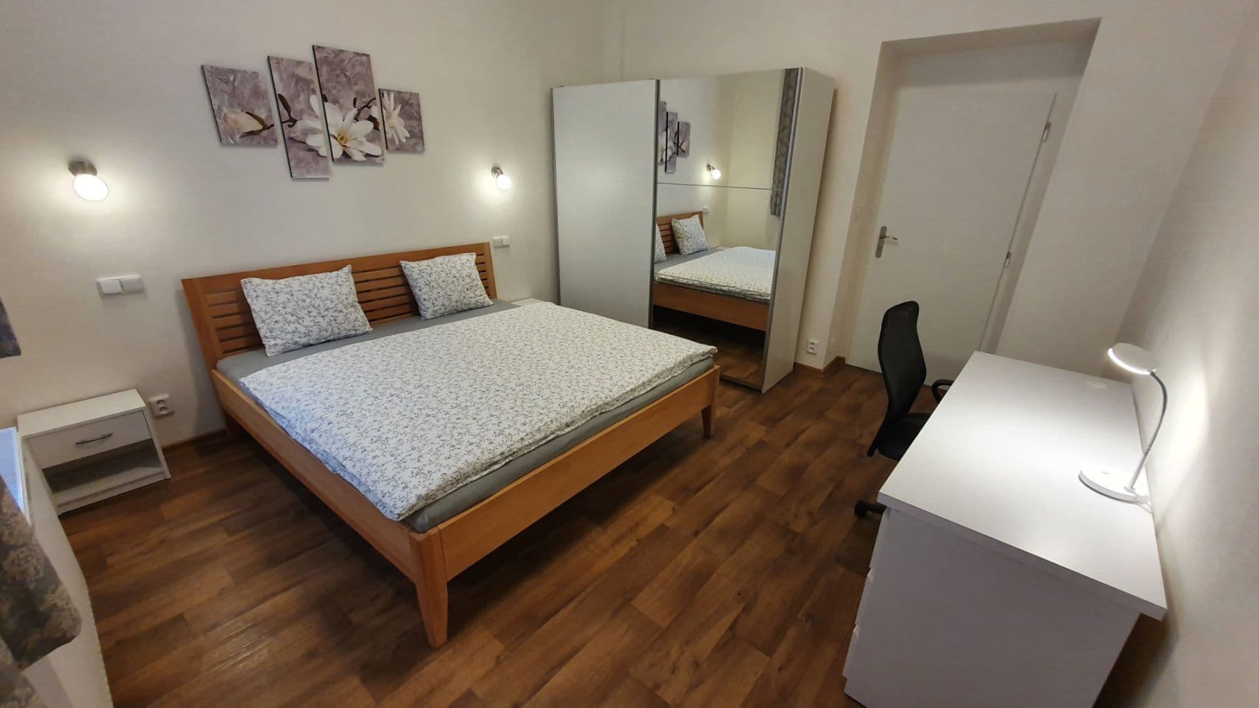 Pronájem bytu  60 m², Tyršova, Praha, Praha