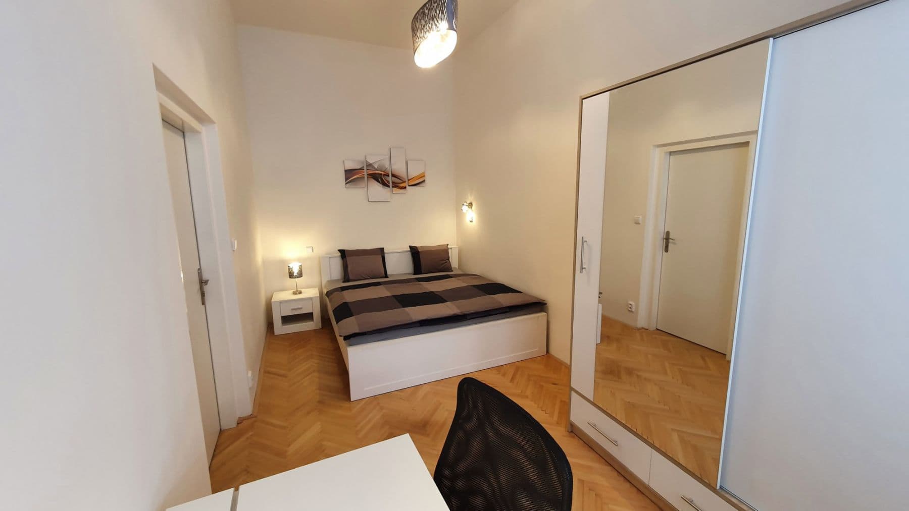 Pronájem bytu  60 m², Tyršova, Praha, Praha