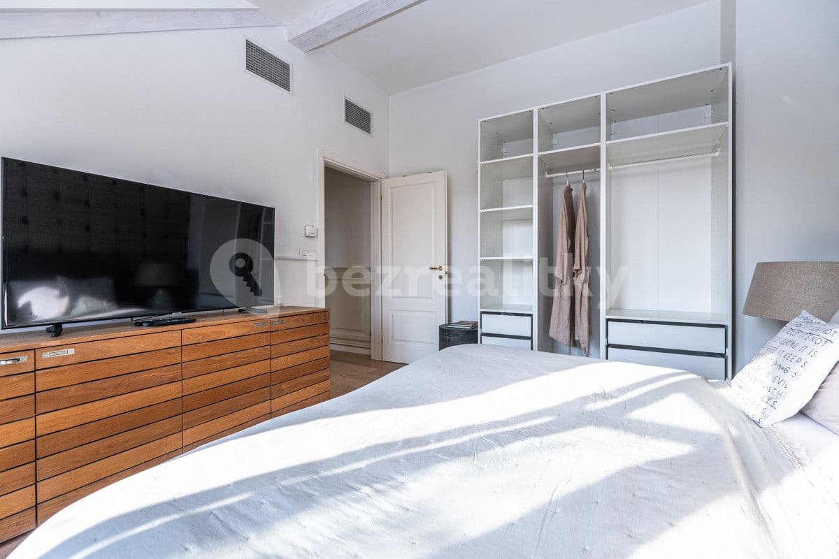Pronájem bytu  100 m², Petrská, Praha, Praha