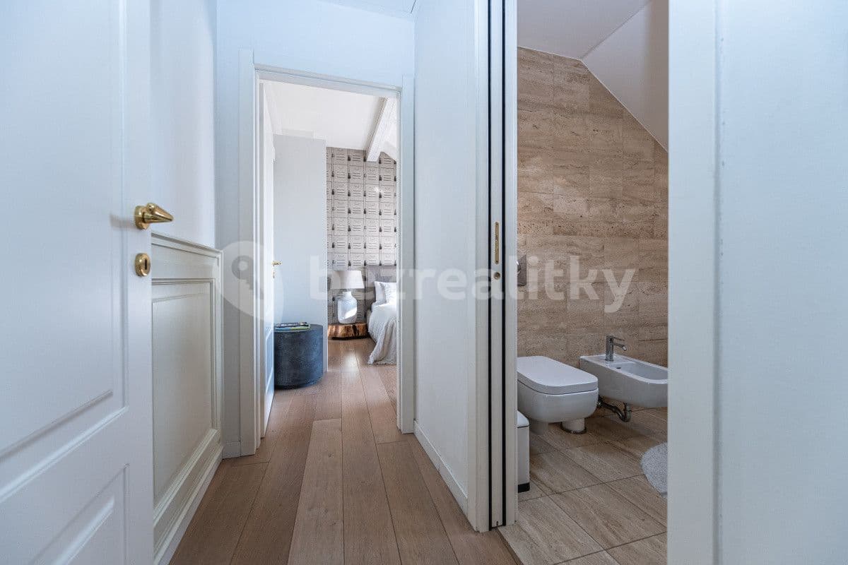 Pronájem bytu  100 m², Petrská, Praha, Praha