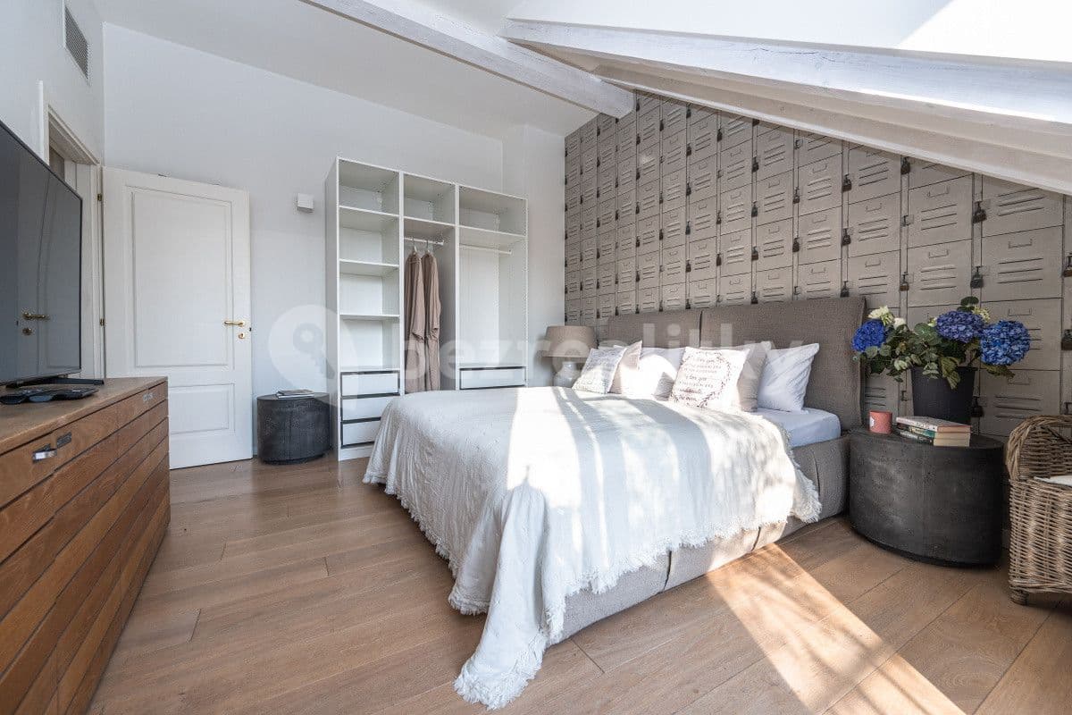 Pronájem bytu  100 m², Petrská, Praha, Praha