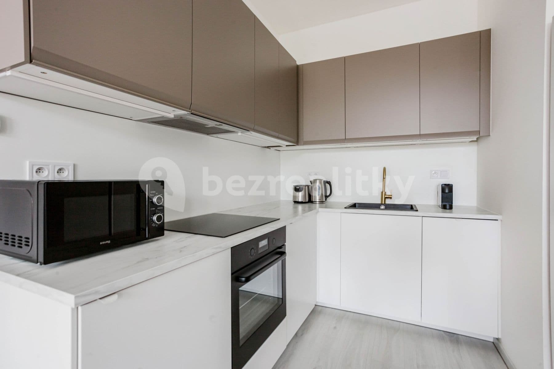 Pronájem bytu  35 m², Rostovská, Praha, Praha